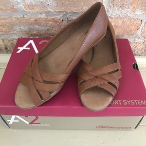 A2 by Aersoles brown “Fanatic” open toe flats